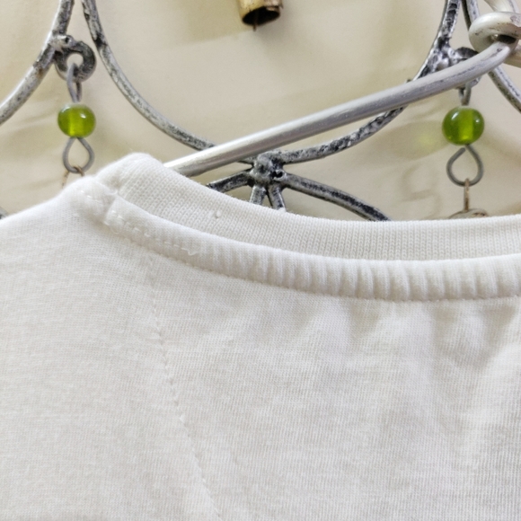 Softest graphic white Tee - Picture 7 of 9